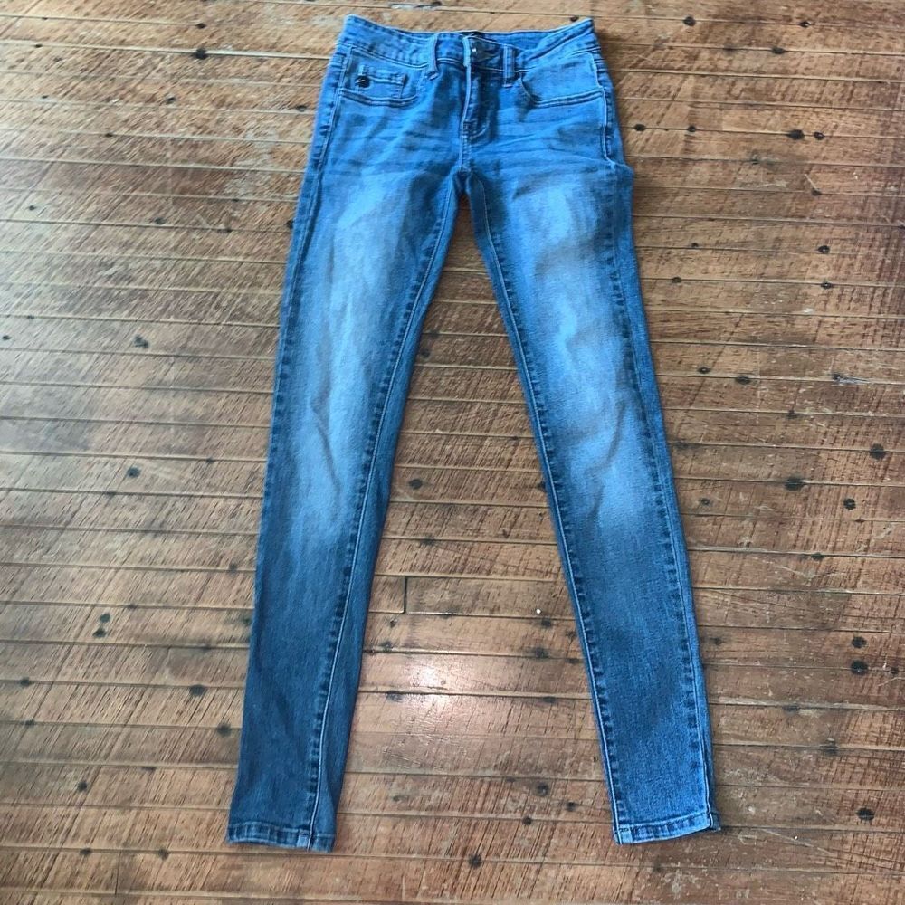Kancan distressed medium wash size 24 normcore jeans